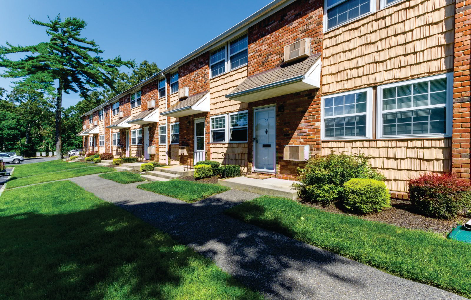 Apartments in Hampton Bays Town and Country Luxury Apartments